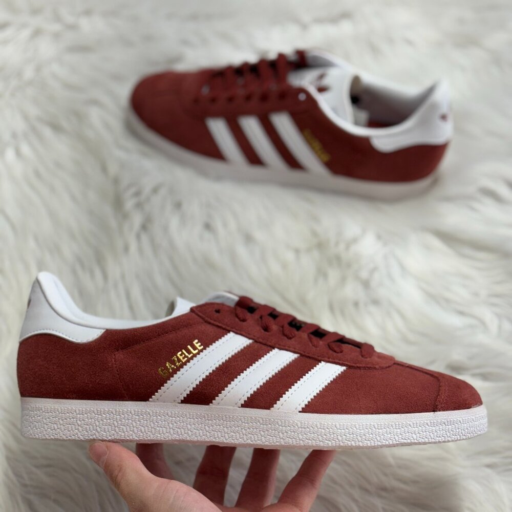 Adidas Gazelle Preloved Ruby White Gold Metallic Mens Shoes JH5386 NEW Sz 8.5